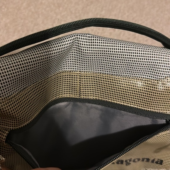 Vintage Patagonia Black Hole Messenger Laptop Bag Cross Body Green Reflective - Picture 11 of 14